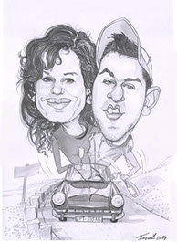 Farebná karikatúra veselého páru v malom štýlovom autíčku, kde spolujazdec víťazoslávne drží v ruke fľašu šampanského.