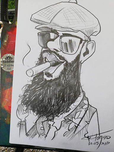 Karikatúra osoby v klobúku nakreslená na firemnej akcii ako darček pre zamestnanca.